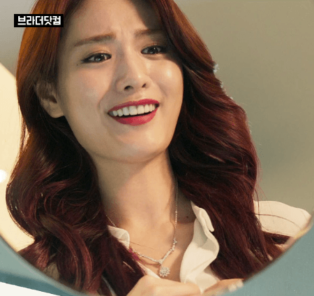 대놓고 가슴골 보여주는 나나 레전드 이미지 #1