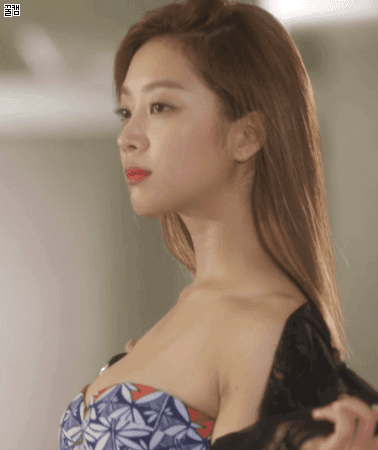 조보아 수영복 몸매 레전드 이미지 #1