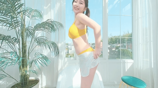 김나정 아나운서 비키니 모음.. gif 이미지 #3