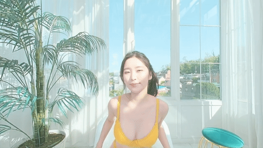 김나정 아나운서 비키니 모음.. gif 이미지 #4