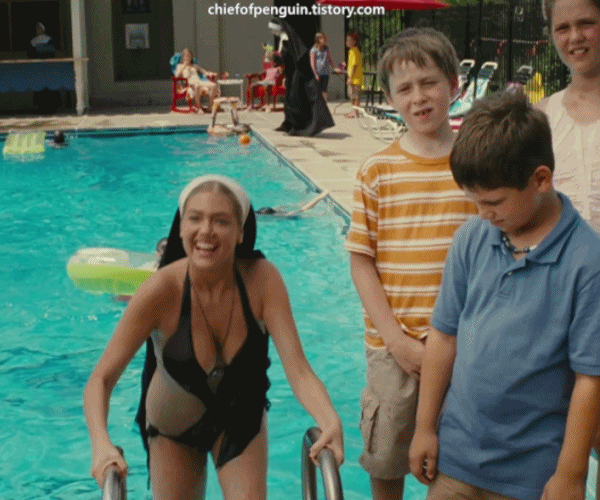 수영장 즐기는 수녀님 이미지 #1
