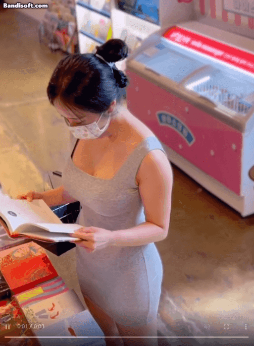 동탄 서점에서 흔히 볼 수 있는 여자 이미지 #1