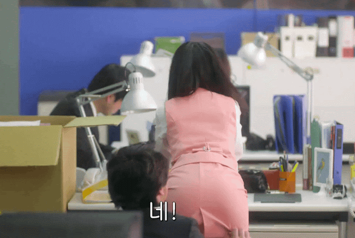 회사에서 성희롱 당하는 여직원 이미지 #1