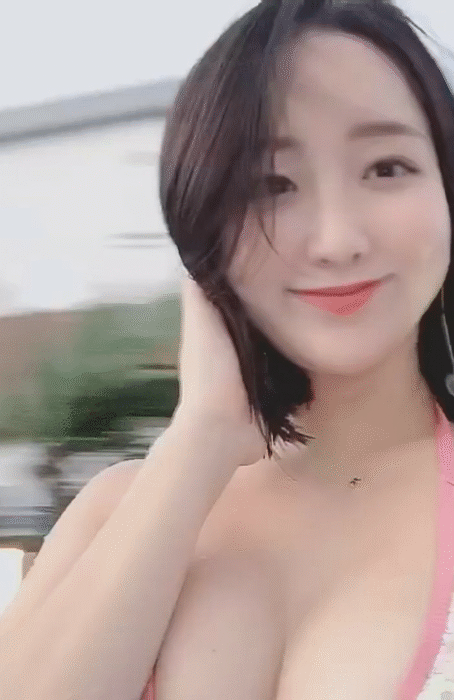 수영장에서 보면 번호따고싶어지는 처자 이미지 #2