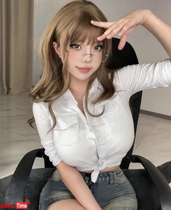 단계별로 노출하는 거유 이미지 #1