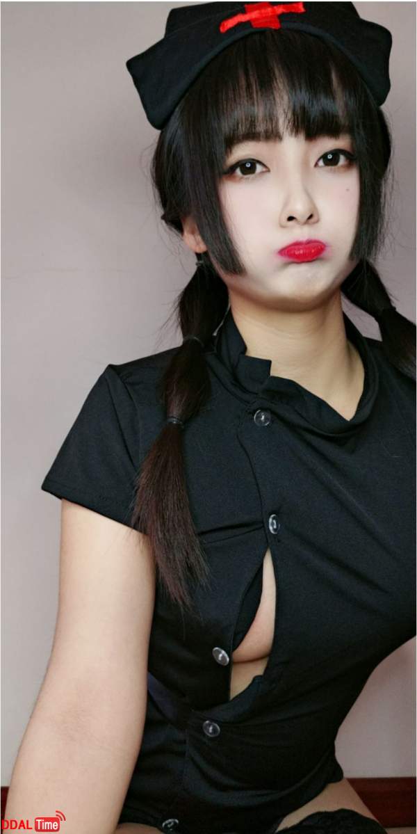 단추 하나만 풀었는데 야해보이는 방법 이미지 #1