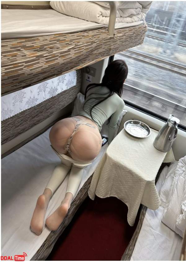 뒷고양이자세.. 몸매 미쳤다 이미지 #1